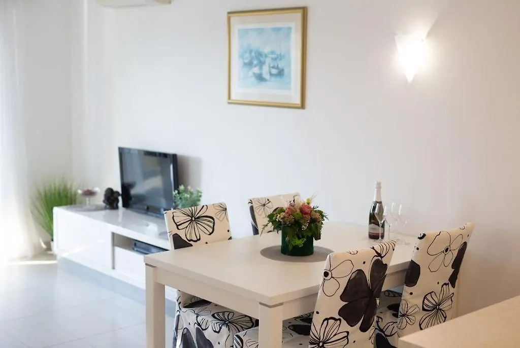 Apartments Skarpa 말린스카 0*,  크로아티아