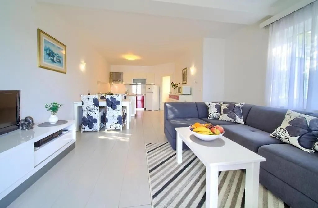Apartments Skarpa 말린스카
