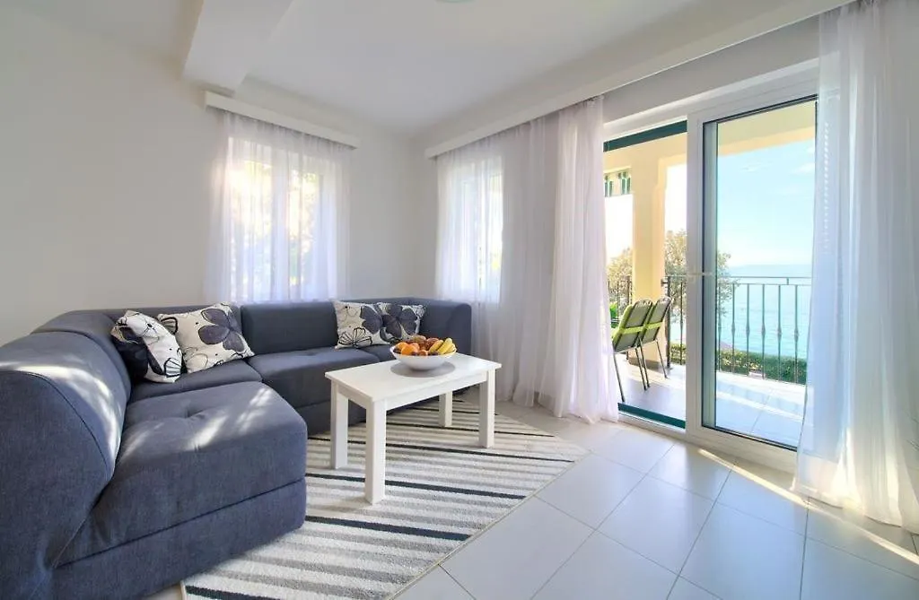 Apartments Skarpa 말린스카