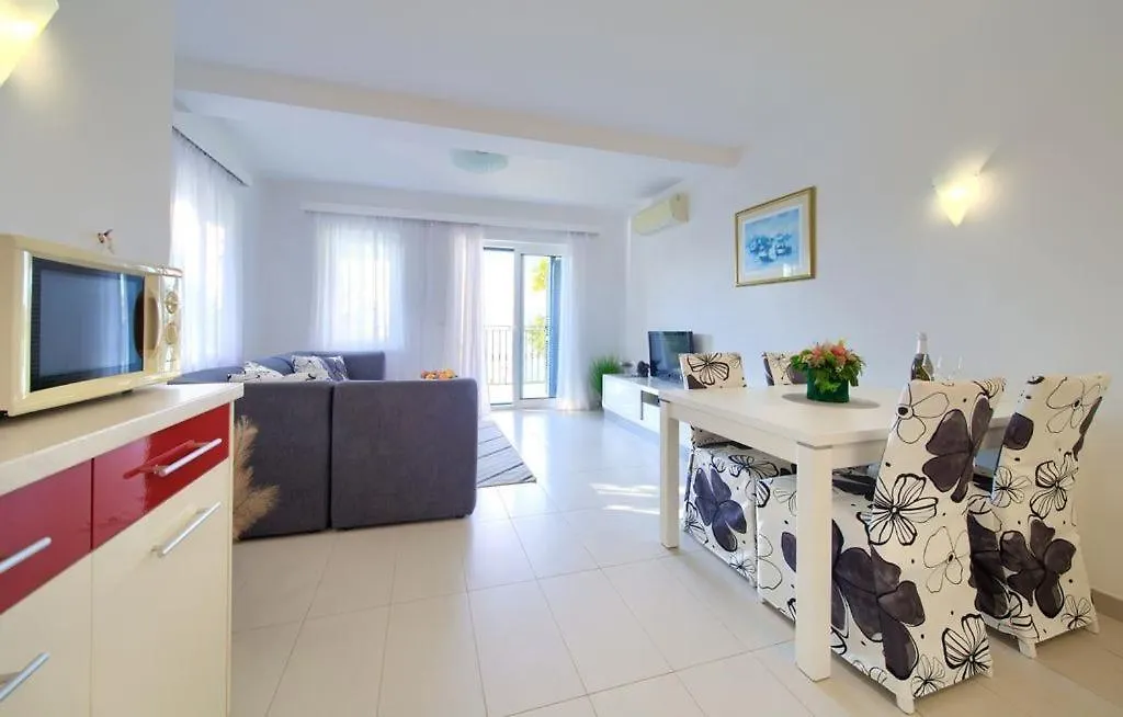 Apartments Skarpa Malinska Guest house