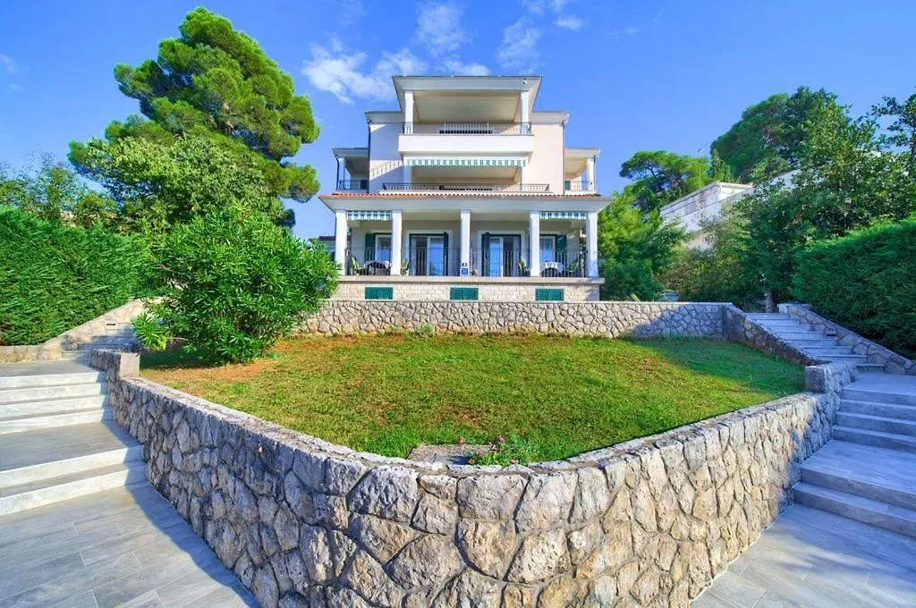 Apartments Skarpa Malinska Guest house