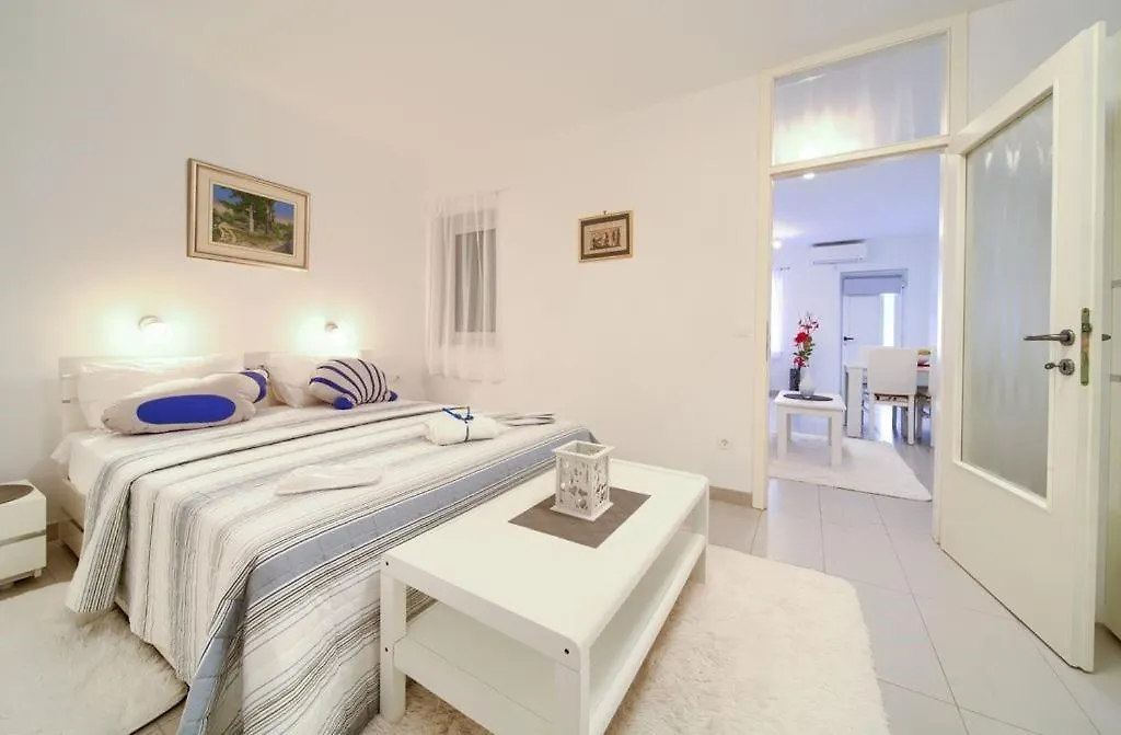 Apartments Skarpa Malinska 0*,  Croatia