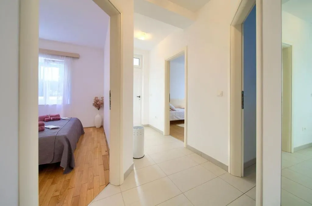 Guest house Apartments Skarpa Malinska