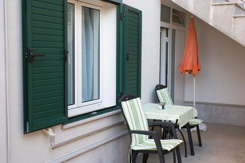 Apartments Skarpa Malinska Guest house