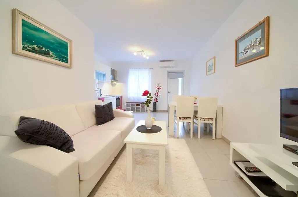 Apartments Skarpa Malinska Guest house