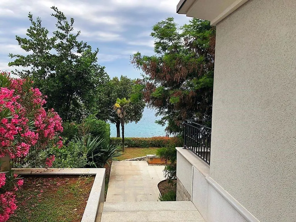 Guest house Apartments Skarpa Malinska